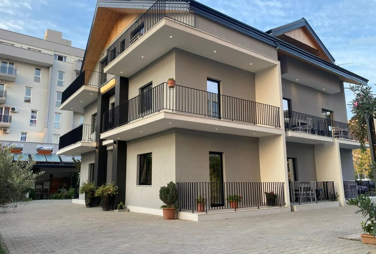 Vila Lazri Shëngjin